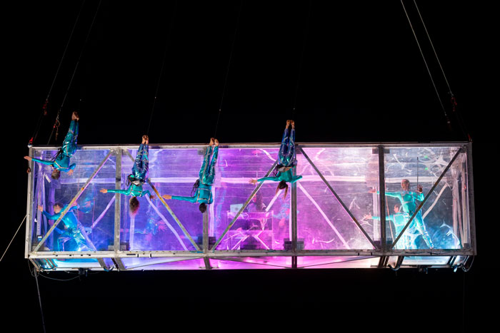 Espectáculo de gran formato, danza vertical, danza aérea, Sacude